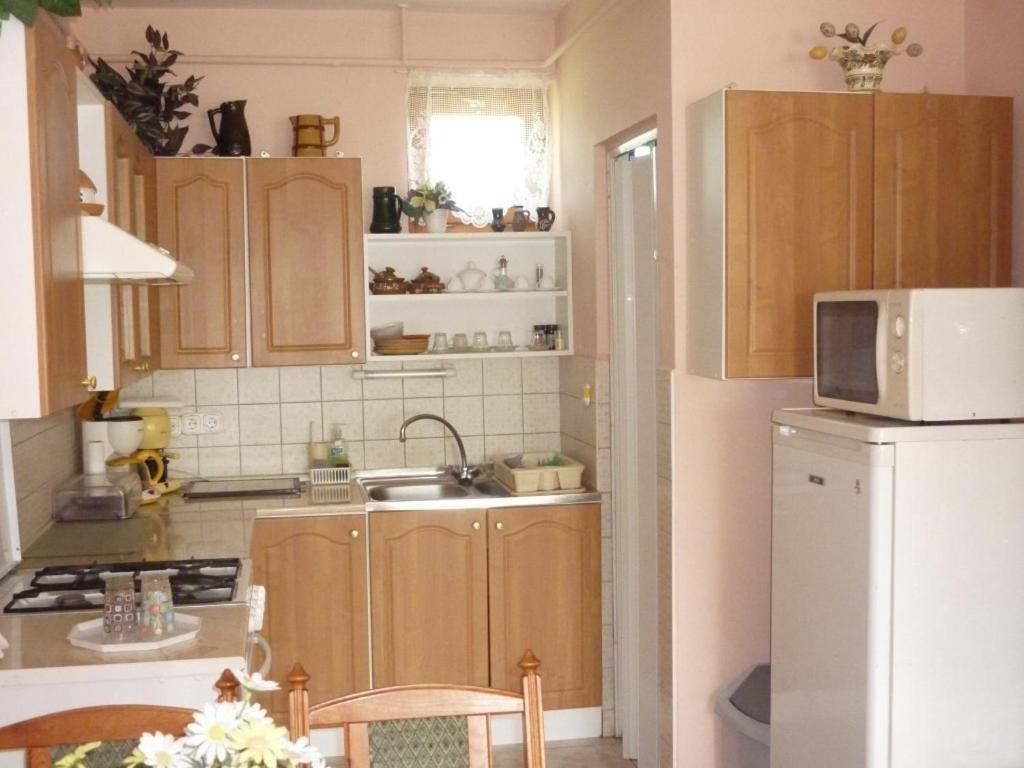 Barbara Apartmanhaz Kehidakustany Exterior photo