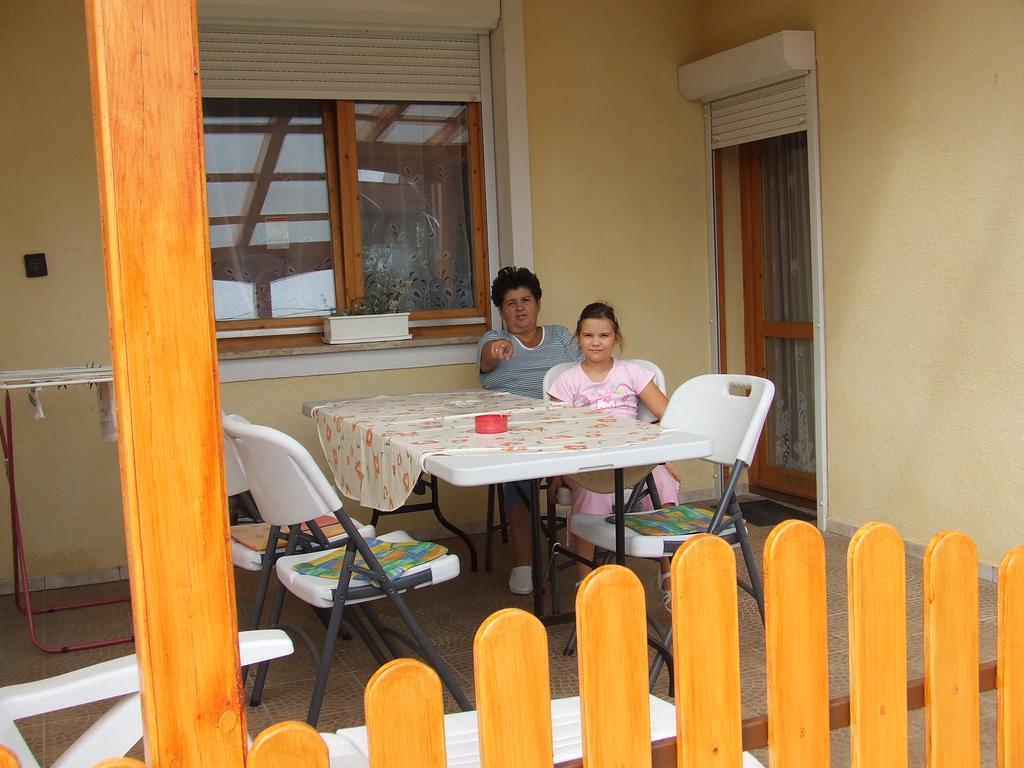 Barbara Apartmanhaz Kehidakustany Exterior photo