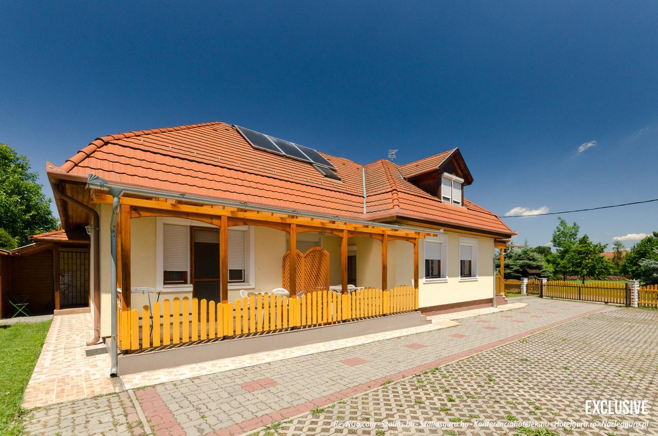 Barbara Apartmanhaz Kehidakustany Exterior photo