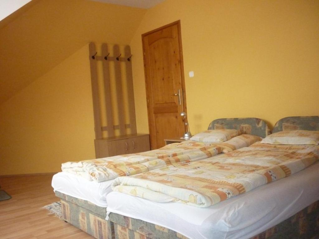 Barbara Apartmanhaz Kehidakustany Exterior photo