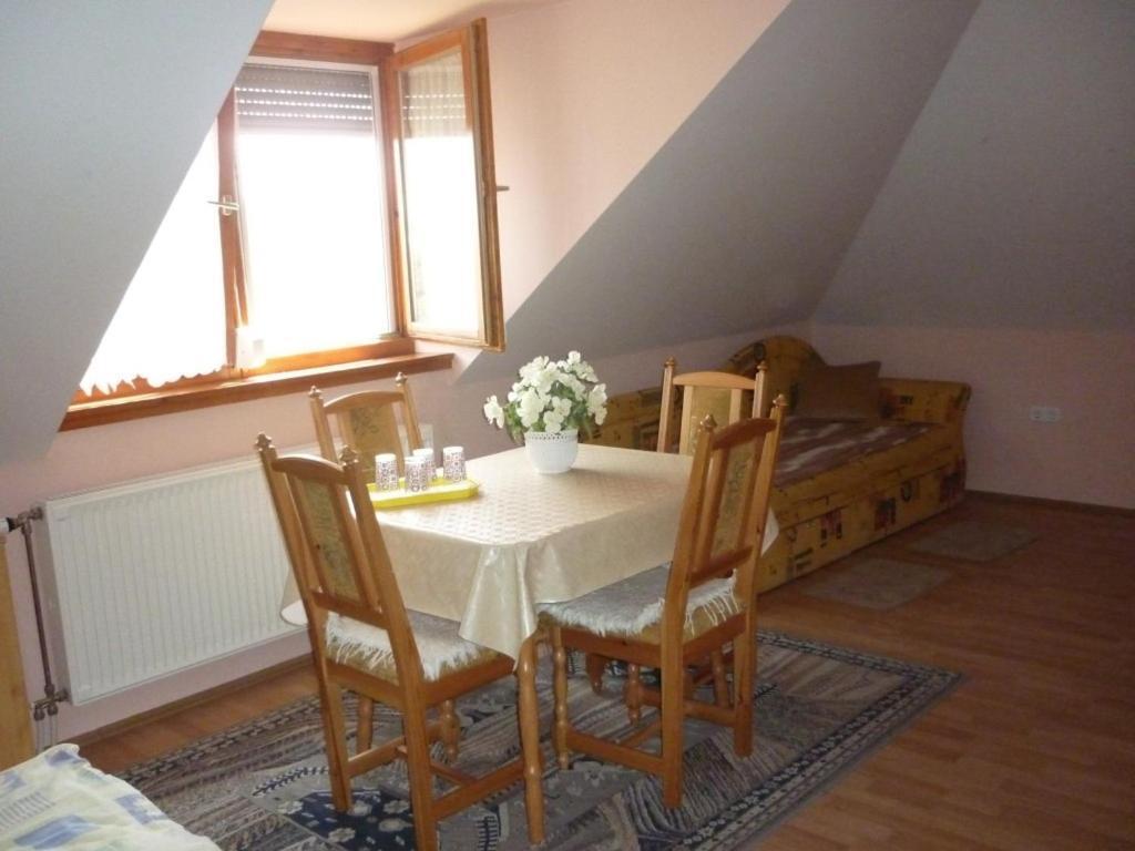 Barbara Apartmanhaz Kehidakustany Exterior photo