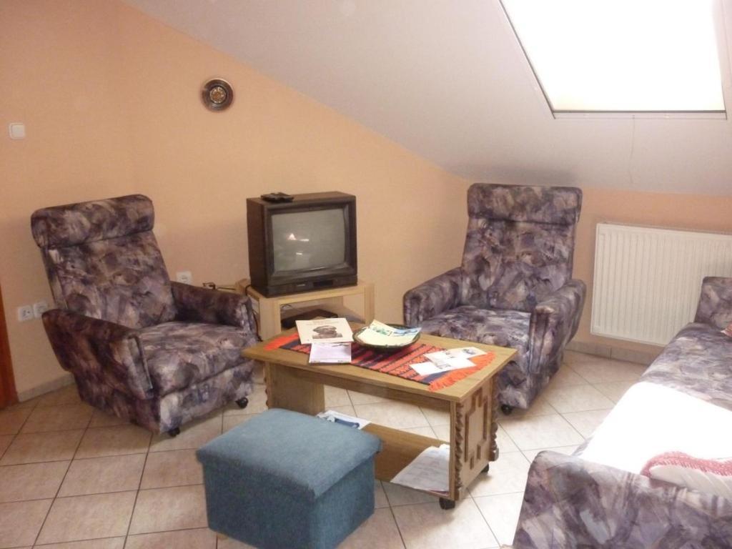Barbara Apartmanhaz Kehidakustany Exterior photo